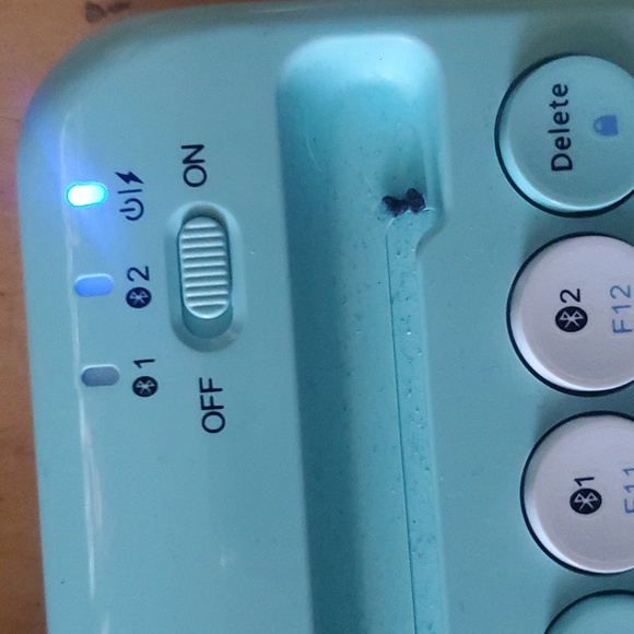 Ipad air case and keyboard - Picture 3 of 3